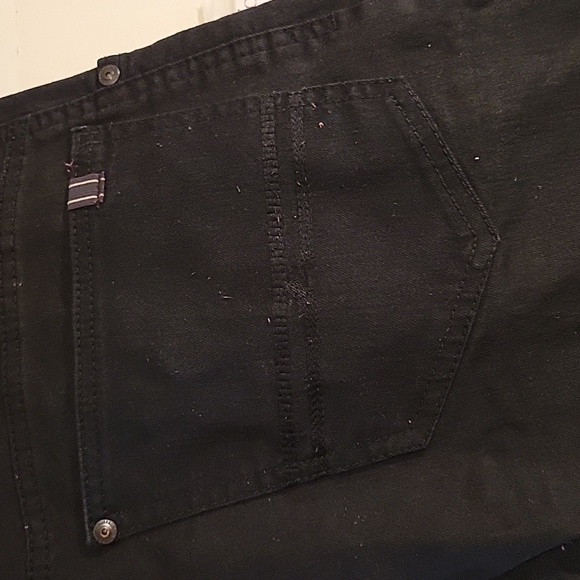 Slim cut Denim shorts - Picture 3 of 5